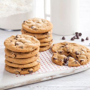 Deluxe Chocolate Chip Signature Sampler mrs fields cookies chocolate chip cookies chocolate chip box gift cookies